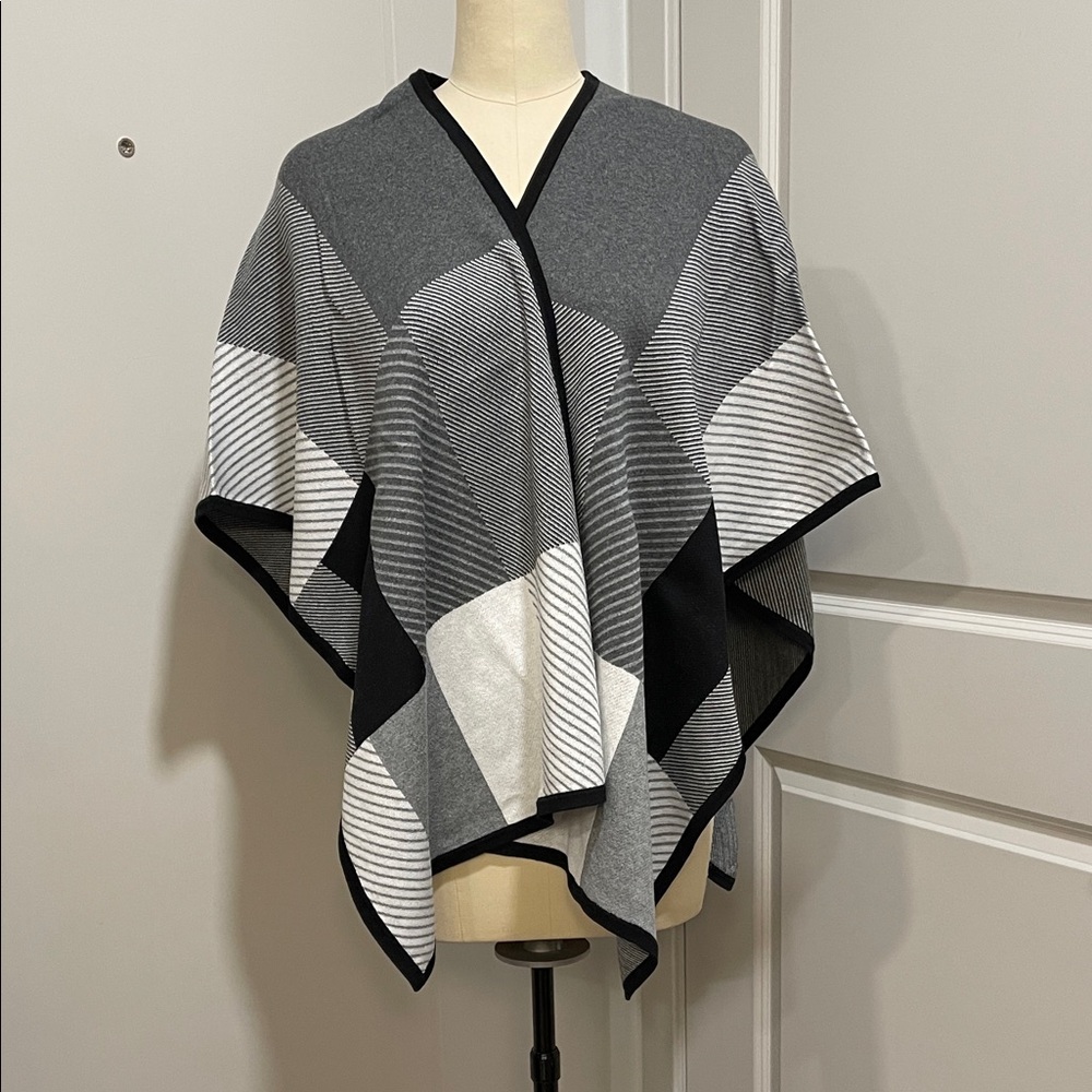 Foxcroft Gray and Black Geometric Wrap